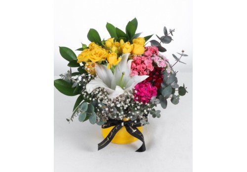 Sarı Güller ve Lilyumlu Renkli Çiçek Aranjmanı