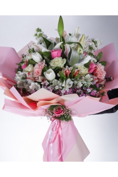 Pembe ve Beyaz Çiçek Buketi – Zarafetin ve Sevginin Simgesi Pembe ve Beyaz Çiçek Buketi – Zarafetin ve Sevginin Simgesi
