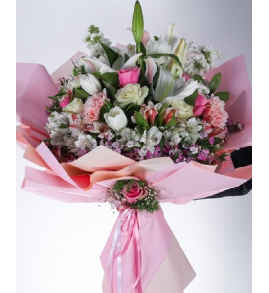 Pembe ve Beyaz Çiçek Buketi – Zarafetin ve Sevginin Simgesi Pembe ve Beyaz Çiçek Buketi – Zarafetin ve Sevginin Simgesi