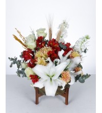 Doğanın Zarafeti: Lilyum, Gül ve Kır Çiçekleri Aranjmanı Doğanın Zarafeti: Lilyum, Gül ve Kır Çiçekleri Aranjmanı