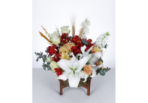 Doğanın Zarafeti: Lilyum, Gül ve Kır Çiçekleri Aranjmanı