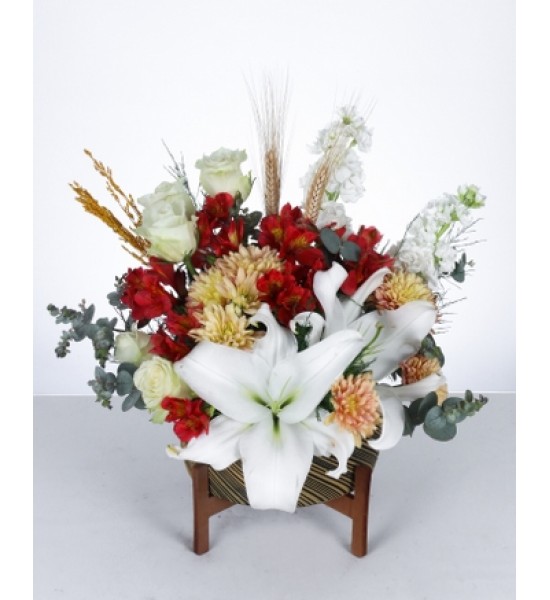 Doğanın Zarafeti: Lilyum, Gül ve Kır Çiçekleri Aranjmanı