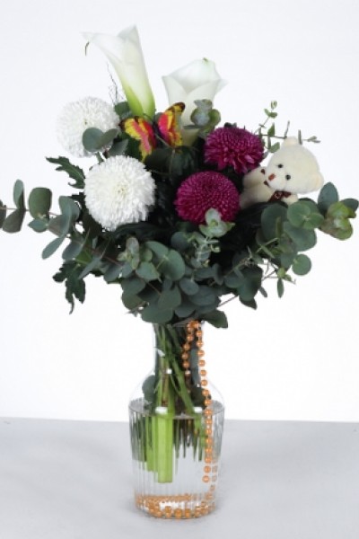 Sevgi Dokunuşu Cam Vazoda Beyaz Zambak & Kasımpatı Aranjmanı