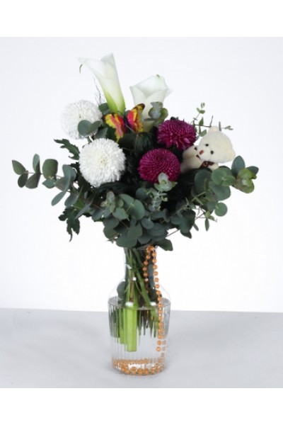 Sevgi Dokunuşu Cam Vazoda Beyaz Zambak & Kasımpatı Aranjmanı Sevgi Dokunuşu Cam Vazoda Beyaz Zambak & Kasımpatı Aranjmanı