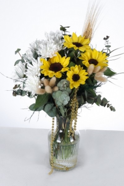 Güneş Işığı Vazoda Çiçek Aranjmanı