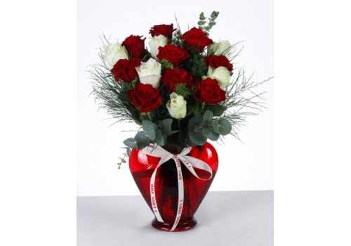 Kalp Vazoda Kırmızı Gül Aranjmanı Aşkın En Güzel Hali