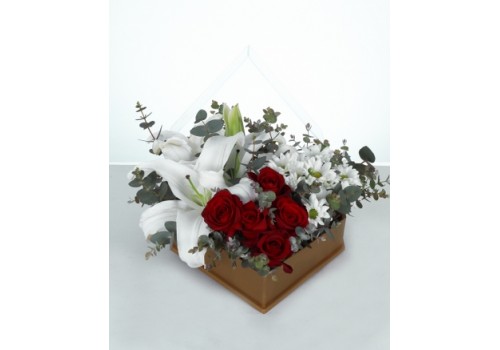 Zarif Aşk Aranjmanı – Lilyum, Gül ve Papatya Kutusu