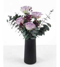 Lila Güller ve Okaliptuslu Modern Aranjman - Siyah Vazo Şıklığı Lila Güller ve Okaliptuslu Modern Aranjman - Siyah Vazo Şıklığı