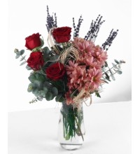 Kırmızı Gül, Pembe Papatya ve Lavanta Aranjmanı - Cam Vazoda Şık Tasarım Kırmızı Gül, Pembe Papatya ve Lavanta Aranjmanı - Cam Vazoda Şık Tasarım