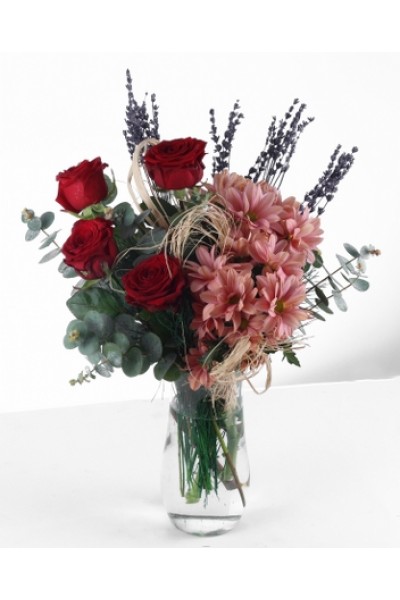 Kırmızı Gül, Pembe Papatya ve Lavanta Aranjmanı - Cam Vazoda Şık Tasarım Kırmızı Gül, Pembe Papatya ve Lavanta Aranjmanı - Cam Vazoda Şık Tasarım