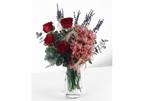 Kırmızı Gül, Pembe Papatya ve Lavanta Aranjmanı - Cam Vazoda Şık Tasarım