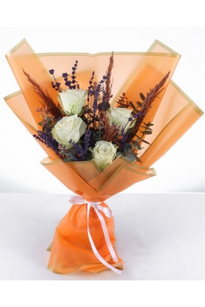 Beyaz Gül ve Lavanta Buketi | Şık ve Zarif Hediye Seçeneği Beyaz Gül ve Lavanta Buketi | Şık ve Zarif Hediye Seçeneği
