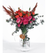 Cam Vazoda Turuncu ve Pembe Gül Aranjmanı Cam Vazoda Turuncu ve Pembe Gül Aranjmanı