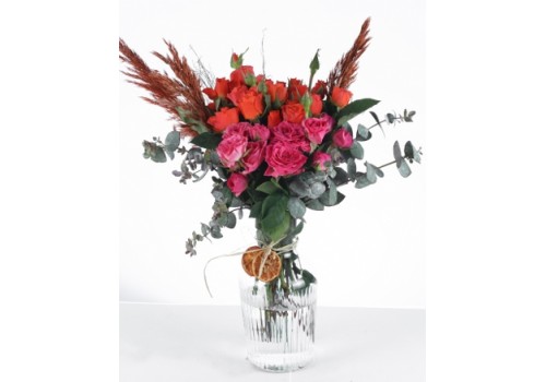 Cam Vazoda Turuncu ve Pembe Gül Aranjmanı