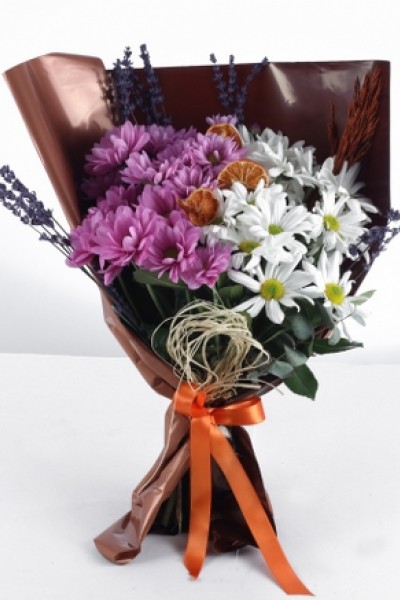 Lila Gül ve Kuru Çiçeklerden Zarif Buket