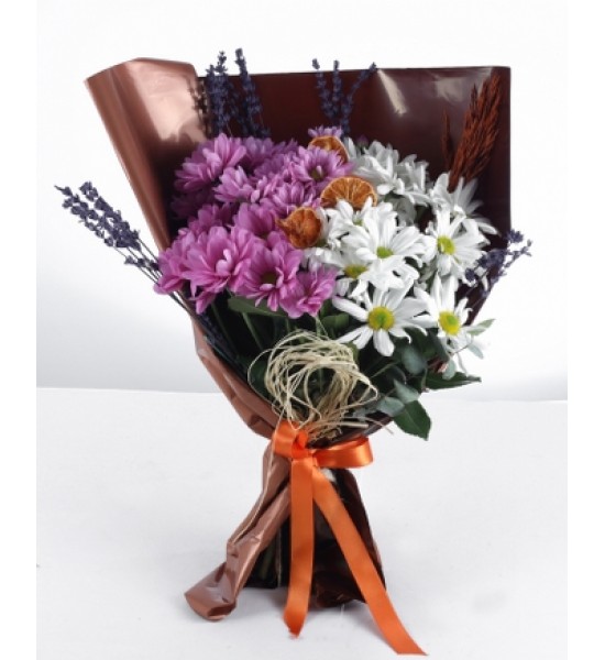 Lila Gül ve Kuru Çiçeklerden Zarif Buket Lila Gül ve Kuru Çiçeklerden Zarif Buket