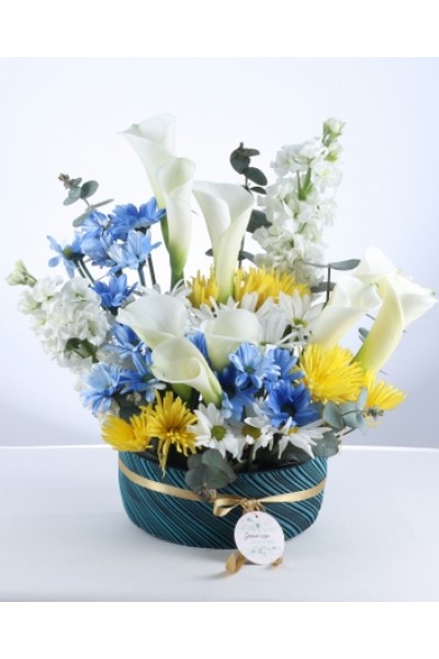 Şık Beyaz Zambak ve Renkli Papatya Aranjmanı