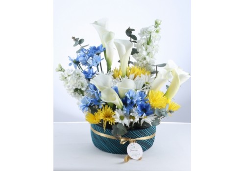 Şık Beyaz Zambak ve Renkli Papatya Aranjmanı