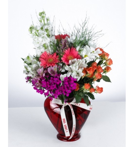 Aşkın Zarafeti: Kırmızı Kalp Vazoda Renkli Çiçek Aranjmanı